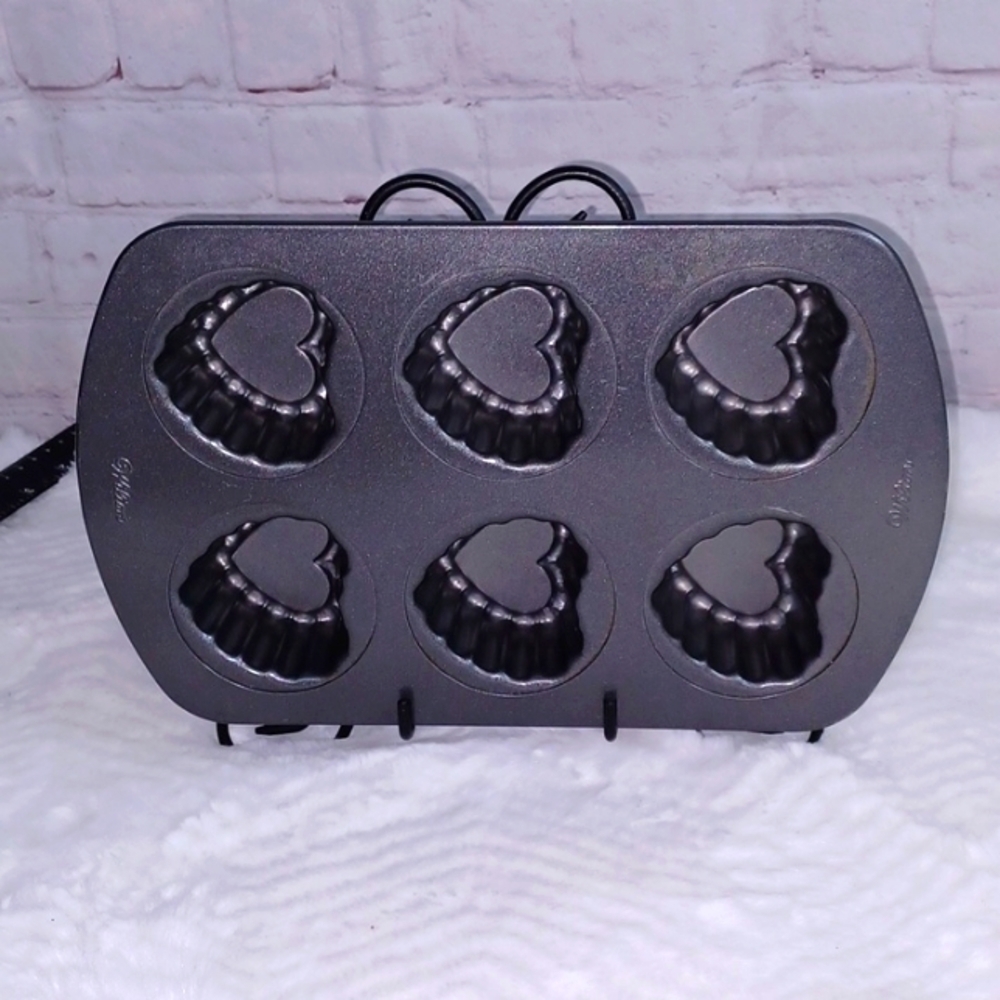 Wilson Non Stick 6 Cup Cake Pan Brand New